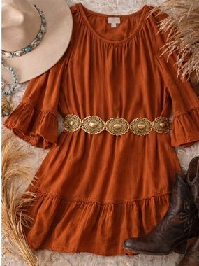 Intricate Gold Oval Belt